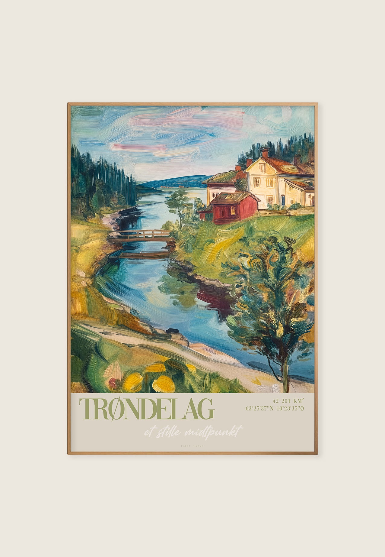 Trøndelag – Et stille midtpunkt er et fargerikt kunsttrykk av Trøndelag i ekspressiv stil – 70x100 cm limited edition fra ISARK.