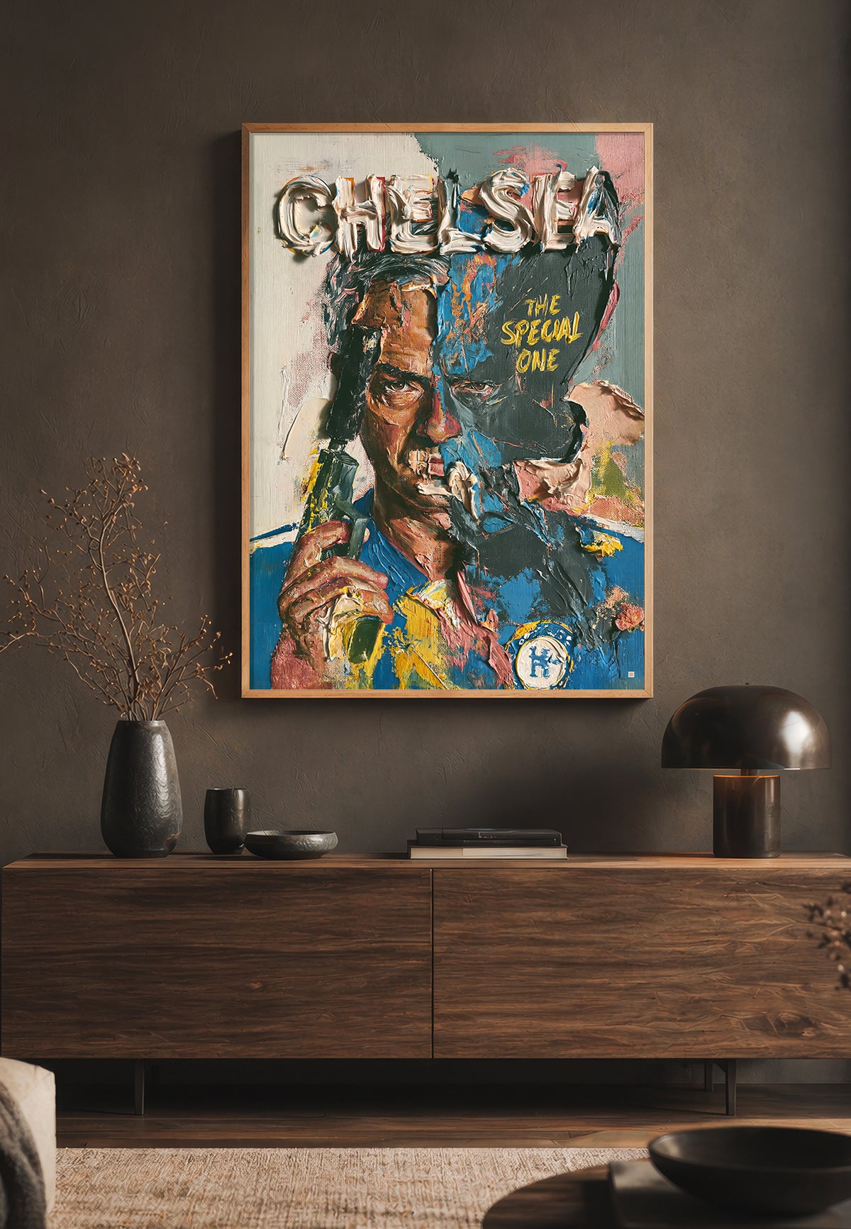 The Special One, Chelsea-kunsttrykk fra ISARK med José Mourinho, vist i treramme over en mørk treskjenk.