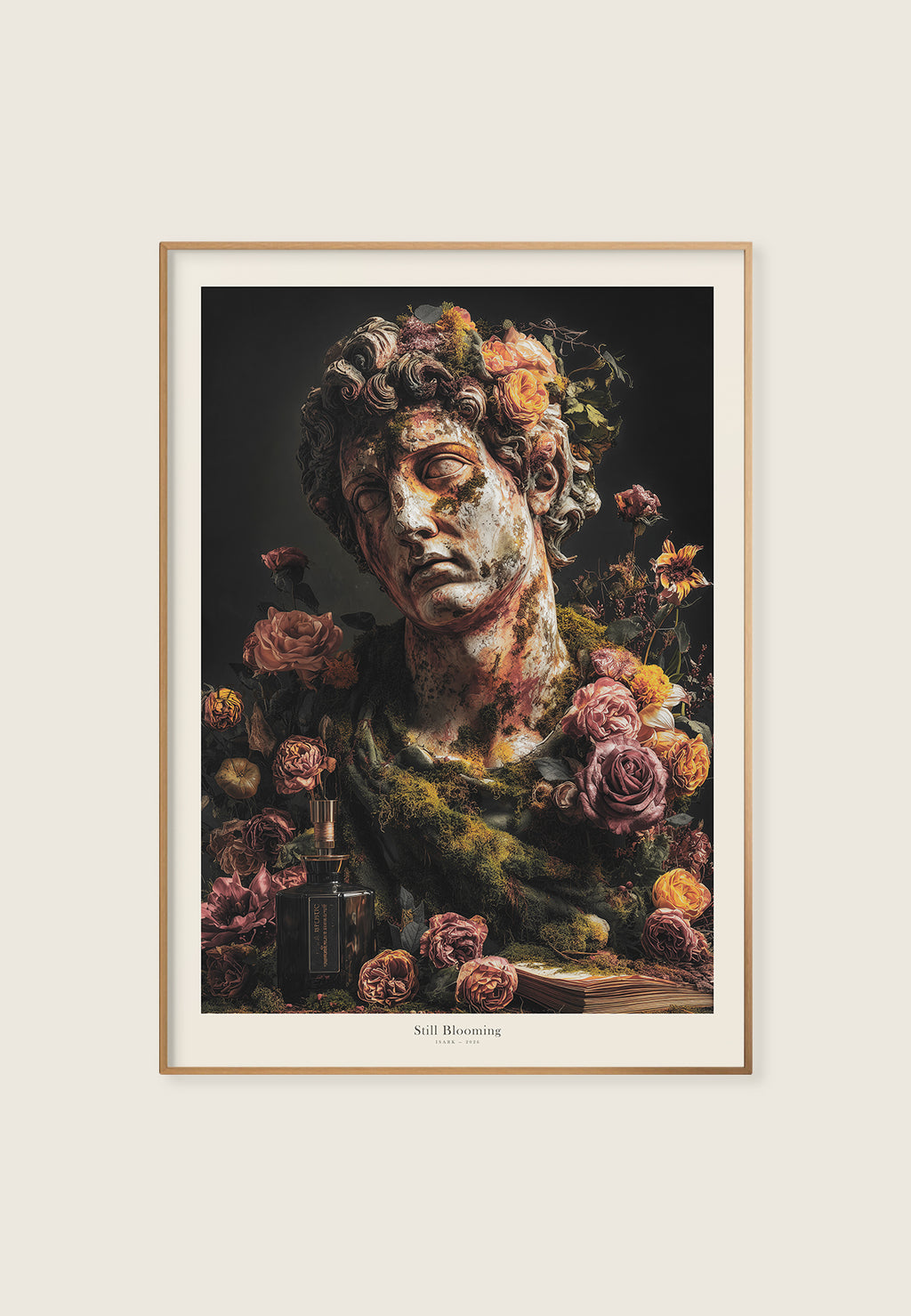 Still Blooming kunsttrykk av klassisk byste omgitt av blomster og mørke detaljer i et stemningsfullt, monumentalt uttrykk.